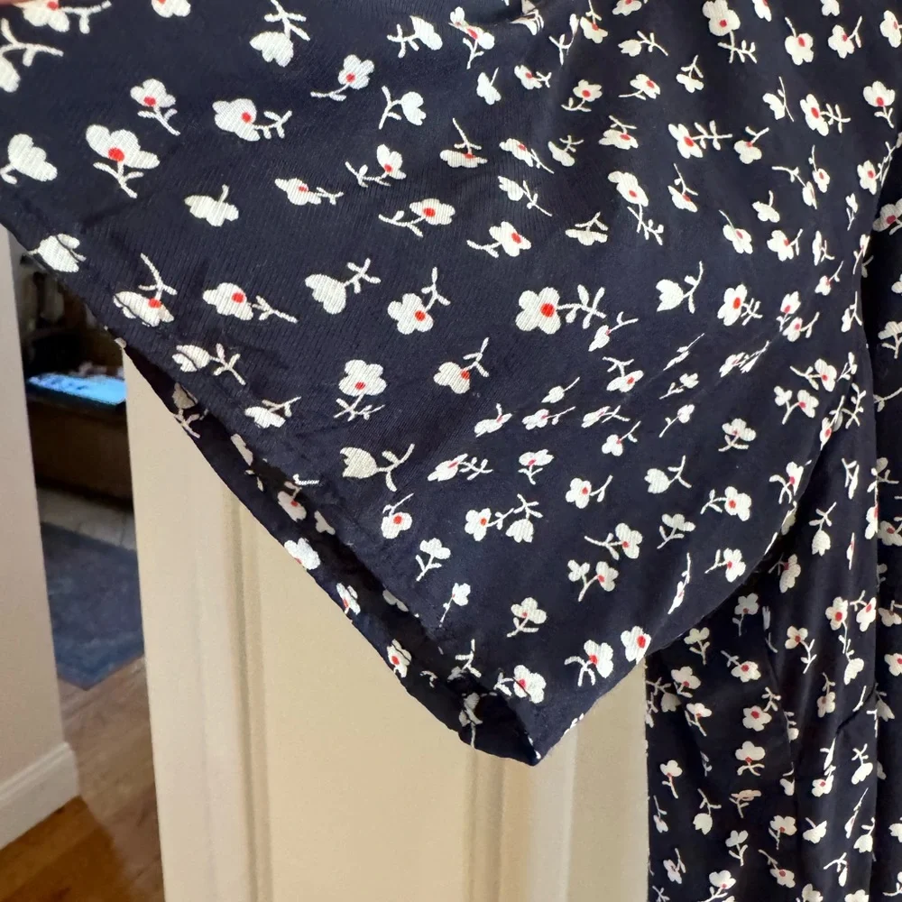 BODEN Floral Blouse Top Size 8 SLIPOVER STYLE Slightly flare sleeves Bac… - Picture 4 of 7